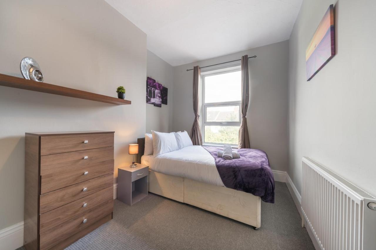 3 Bedroom Saks - 2 Living Area House In Newland Ave Hull كينغستون أبون هول المظهر الخارجي الصورة