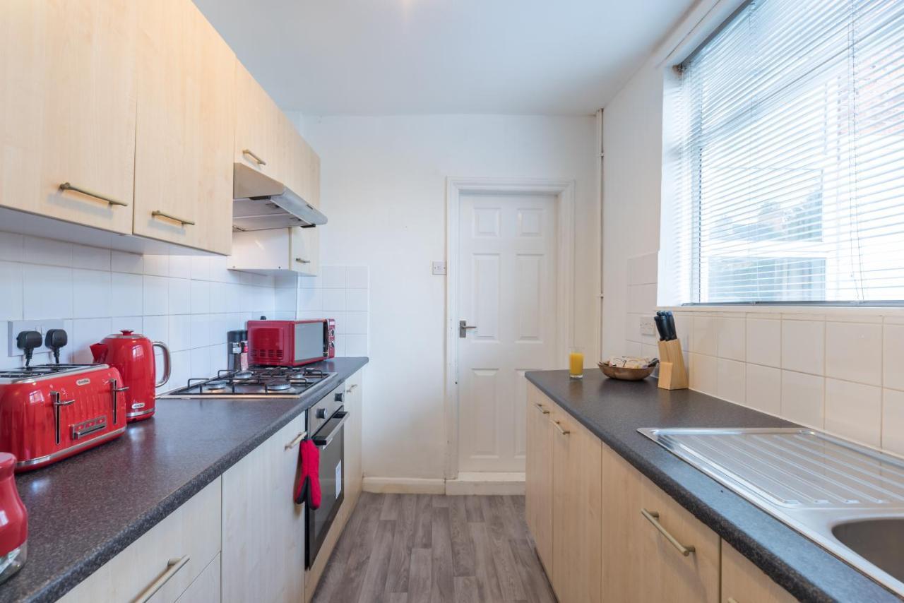 3 Bedroom Saks - 2 Living Area House In Newland Ave Hull كينغستون أبون هول المظهر الخارجي الصورة