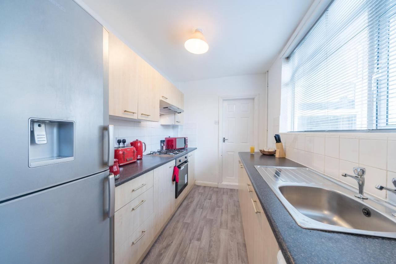 3 Bedroom Saks - 2 Living Area House In Newland Ave Hull كينغستون أبون هول المظهر الخارجي الصورة