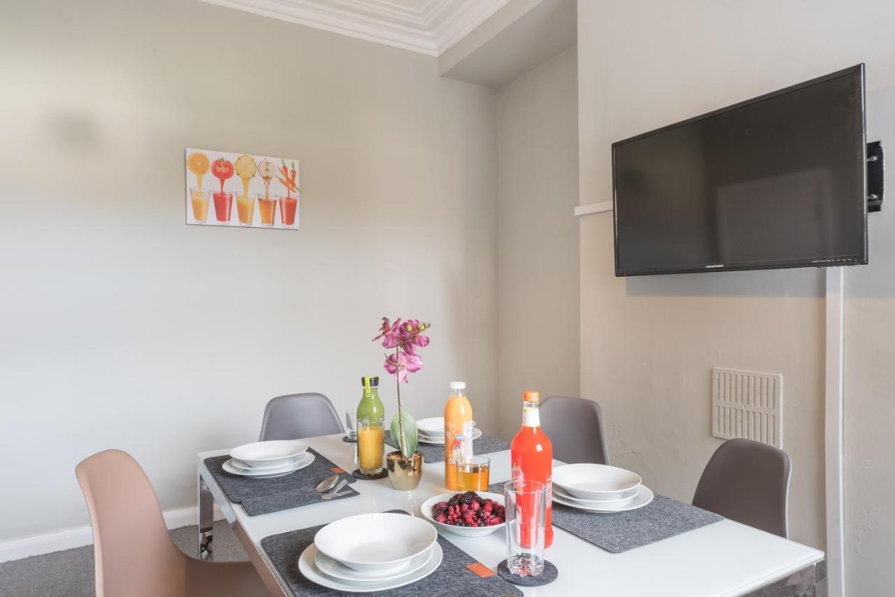 3 Bedroom Saks - 2 Living Area House In Newland Ave Hull كينغستون أبون هول المظهر الخارجي الصورة