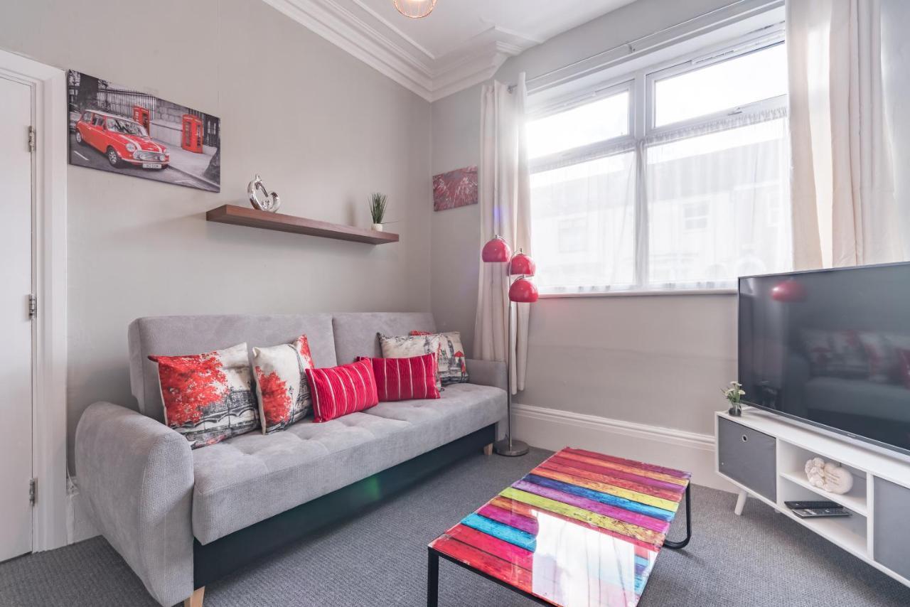 3 Bedroom Saks - 2 Living Area House In Newland Ave Hull كينغستون أبون هول المظهر الخارجي الصورة