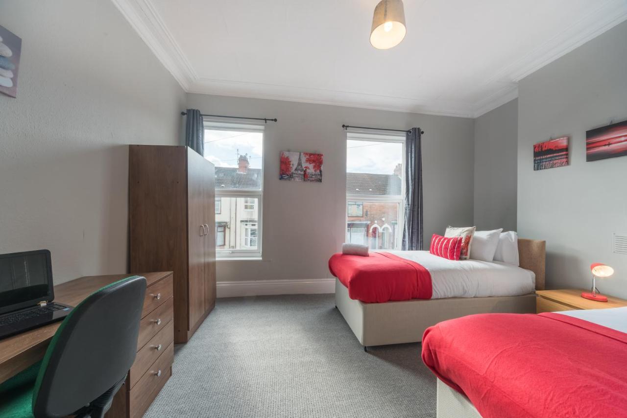 3 Bedroom Saks - 2 Living Area House In Newland Ave Hull كينغستون أبون هول المظهر الخارجي الصورة
